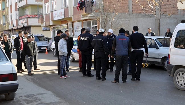 ÇORUM’DA SERVİS ARACI ENGELLİ ARACINA ÇARPTI