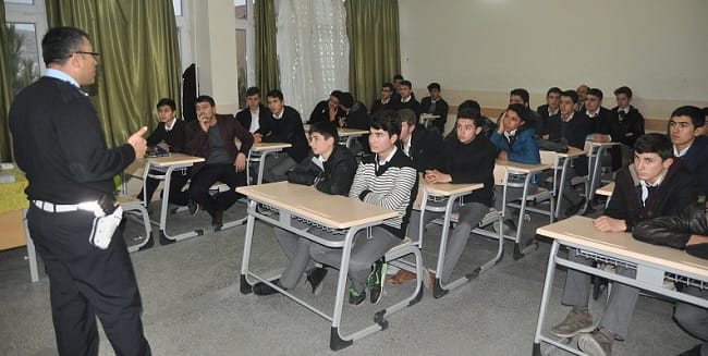 TRAFİK DEDEKTİFLERİ PROJESİ ÖĞRENCİLERE ANLATILDI