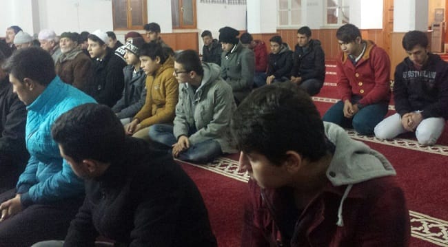 SUNGURLU’DA GENÇLER NAMAZDA BULUŞTU
