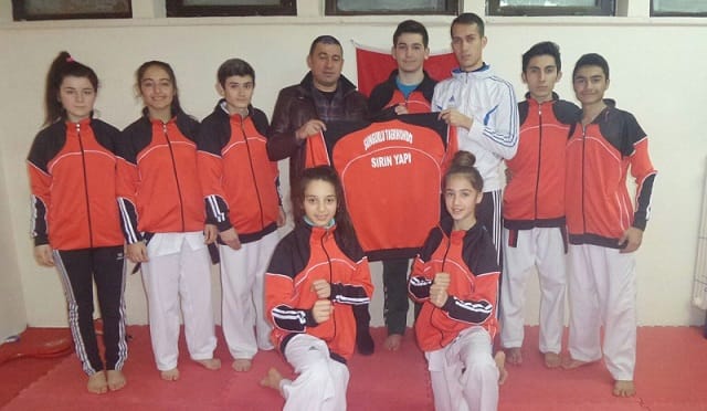 İŞ ADAMLARINDAN SPORCULARA MALZEME YARDIMI