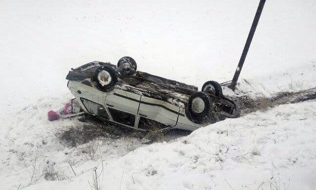 ÇORUM’DA OTOMOBİL ŞARAMPOLE YUVARLANDI