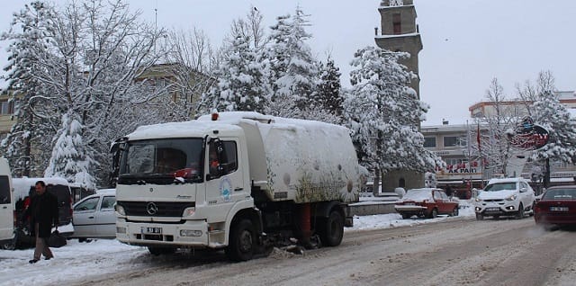 SUNGURLU BELEDİYESİ’NDEN YOĞUN KAR MESAİSİ