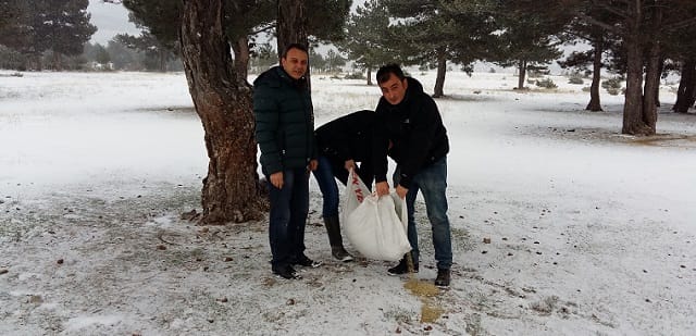 KARGI’DA KUŞLAR İÇİN YEM BIRAKILDI