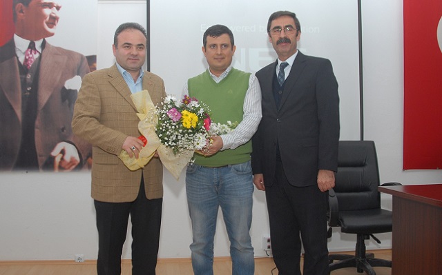 UZMANINDAN ERGENLİK SORUNLARI KONFERANSI