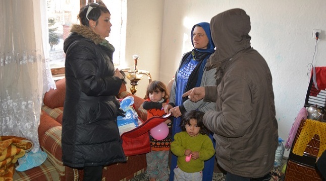 ÇORUM’DA GÖÇMENLERE YARDIMLAR SÜRÜYOR