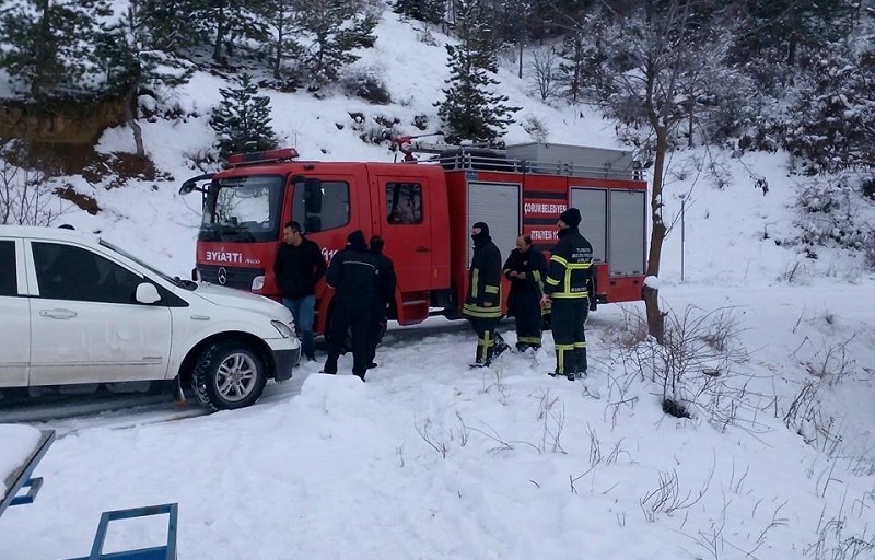 ÇORUM’DA OTOMOBİL BARAJA UÇTU
