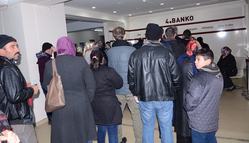 HASTANEDE KUYRUK ÇİLESİ BAŞLADI