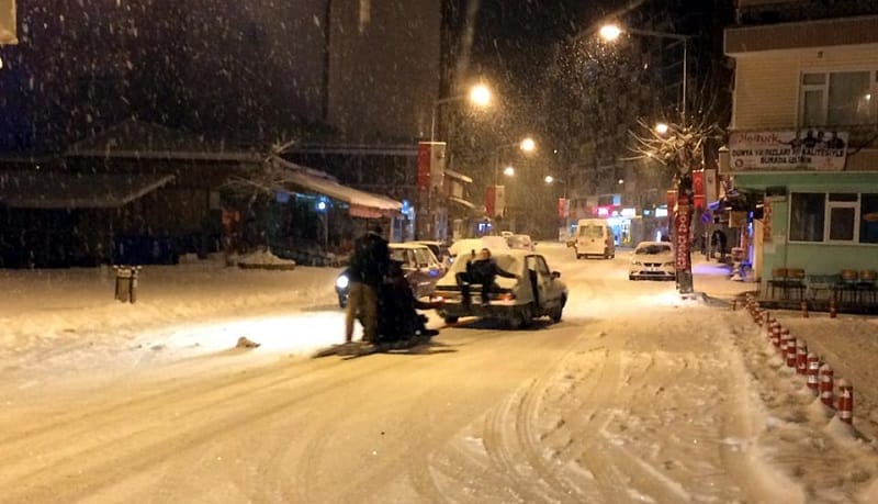 ÇORUMLU GENÇLERİN KAR ÇILGINLIĞI