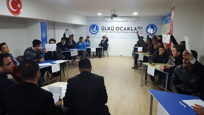 ÇORUMLU ÜLKÜCÜ GENÇLER BİLGİDE YARIŞTI