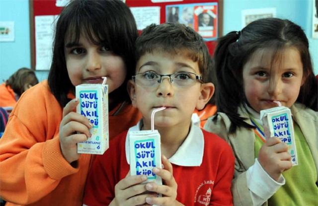 ÇORUM’DA ÖĞRENCİLER HAFTADA 3 GÜN SÜT İÇECEK