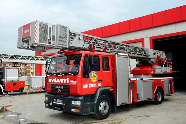 BELEDİYE BAŞKANI İTFAİYECİLERİ TEST ETTİ
