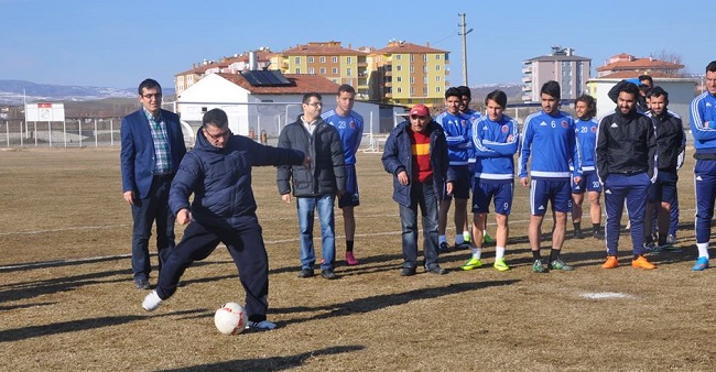 ÇORUM’DA FUTBOL AŞKI ENGEL TANIMADI