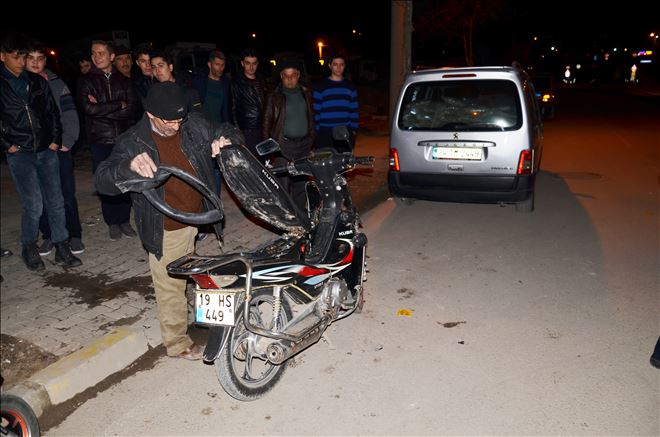 OTOMOBİL MOTOSİKLETE ÇARPTI: 1 YARALI