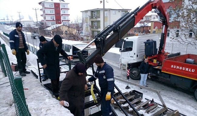 BAŞKAN ŞAHİNER HALKIN YAŞAMINI KOLAYLAŞTIRIYOR