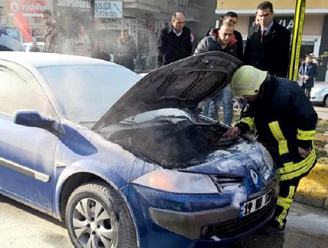 OTOMOBİLİ BİRANDA ALEVLER SARDI