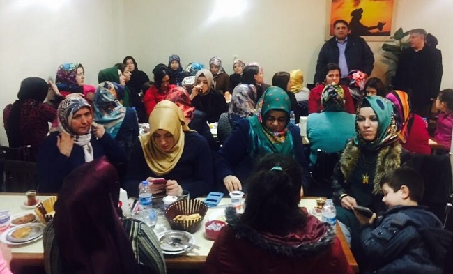 AK PARTİLİ KADINLAR YEMEKTE BULUŞTU