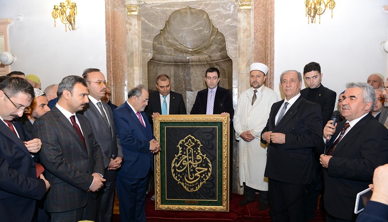 ULU CAMİ’YE KABE ÖRTÜSÜ HEDİYESİ