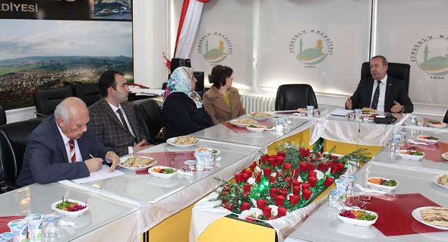 ŞAHİNER MUHTAR ADAYLARIYLA BİR ARAYA GELDİ