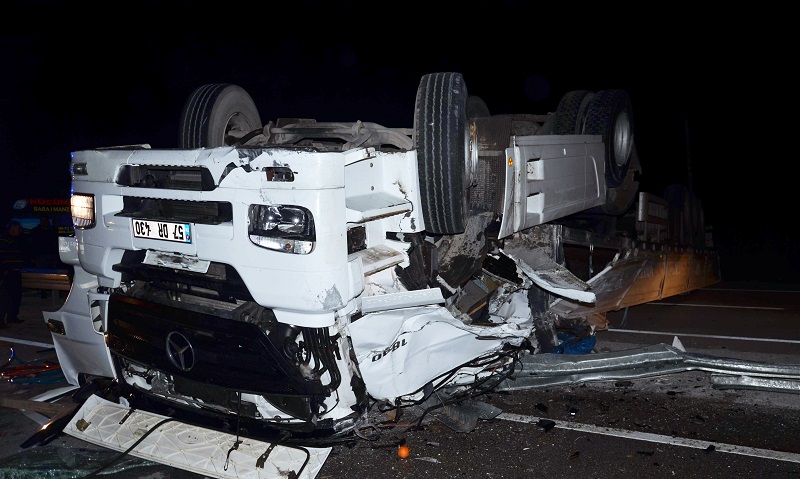 ÇORUM’DA SÜRÜCÜ KAZADA CAN VERDİ