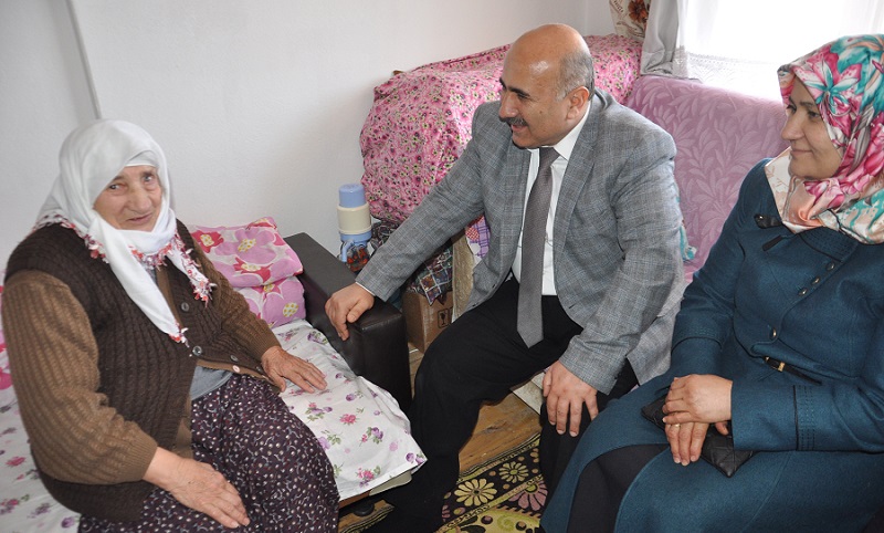 BAŞKAN ÜNLÜ YAŞLILARIN DUASINI ALDI