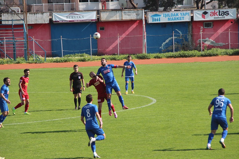 ÇORUM BELEDİYESPOR GALİBİYETİ İSTİFA GETİRDİ
