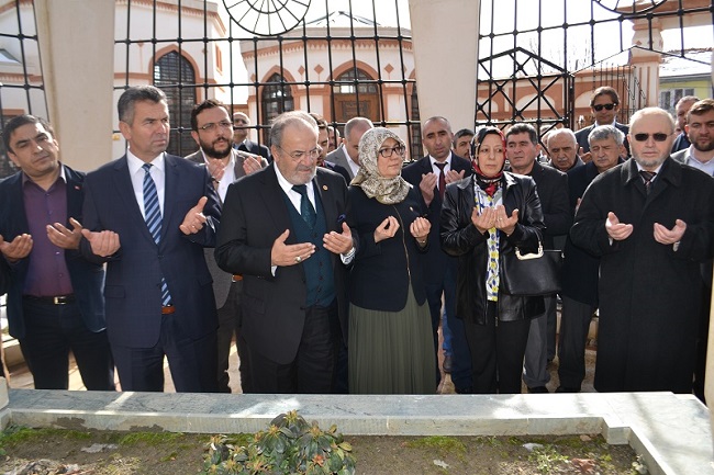 İSKİLİP’Lİ ATIF HOCA MEZARI BAŞINDA ANILDI