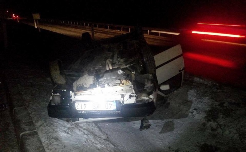 SUNGURLU’DA YOLDAN ÇIKAN ARAÇ TAKLA ATTI