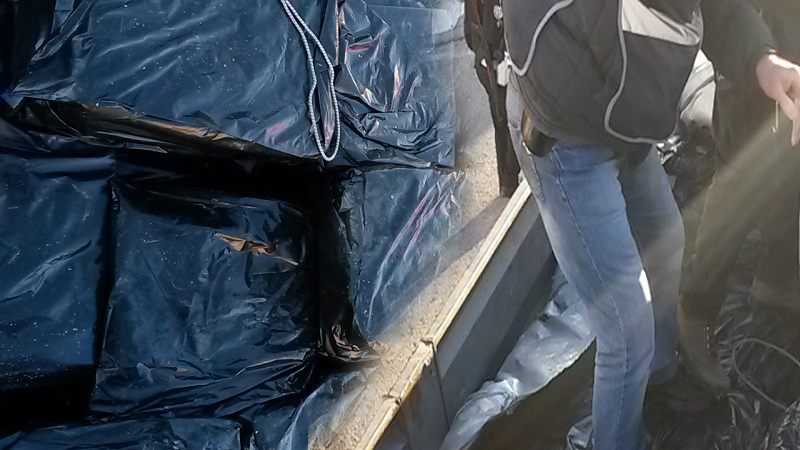 KAMYONDAN 100 BİN PAKET KAÇAK SİGARA ÇIKTI