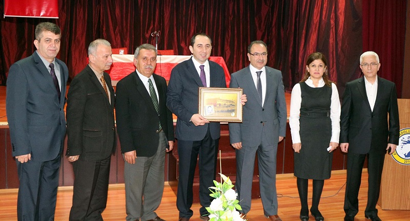 REKTÖR MEZUN OLDUĞU LİSEDE ANILARINI TAZELEDİ
