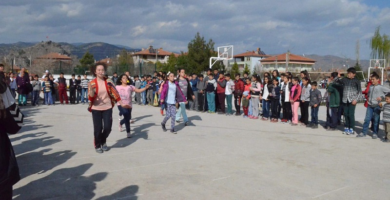 BAHARIN GELİŞİNİ EĞLENEREK KUTLADILAR