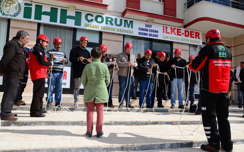ACİL YARDIM EĞİTİMİ ALDILAR