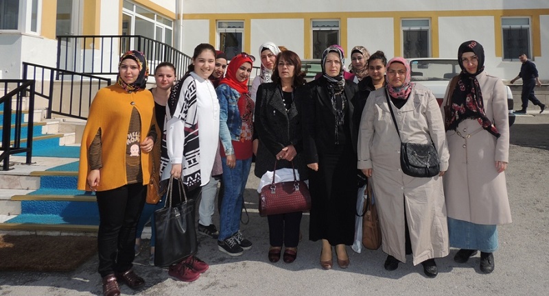 HUZUR EVİNDEKİ YAŞLILARA ÖZEL İLGİ