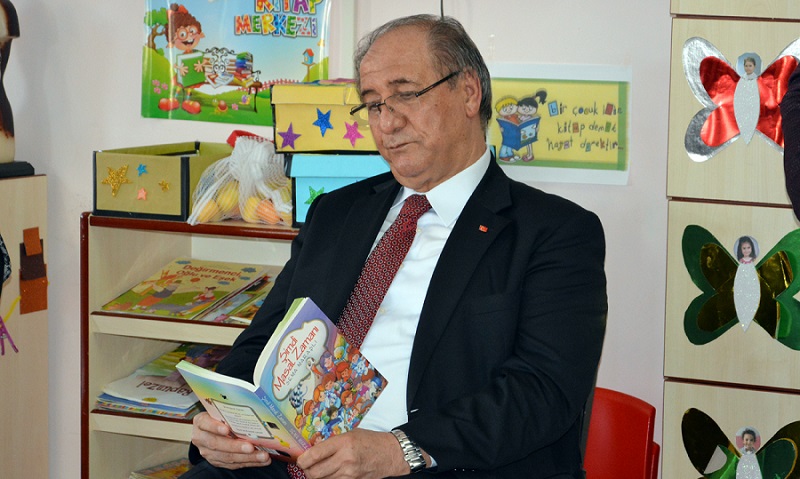 ÇORUM VALİSİ MİNİKLERİ KIRMADI