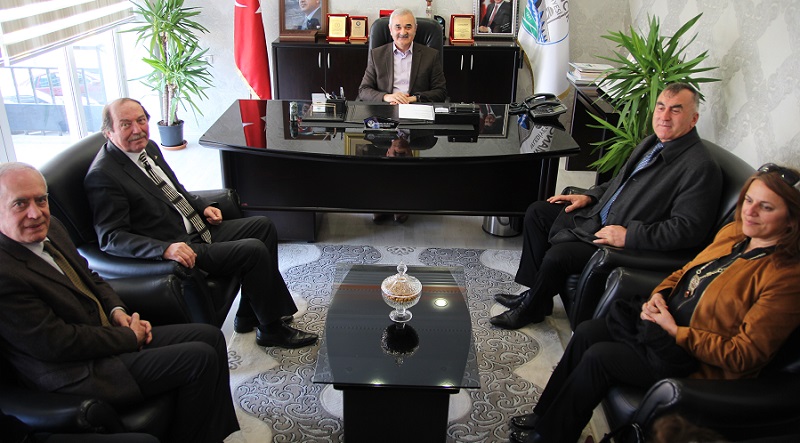 CHP’DEN KARATAŞ’A NEZAKET ZİYARETİ