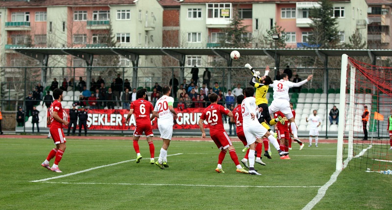 ÇORUM BELEDİYESPOR BAYBURT’TA YIKILDI