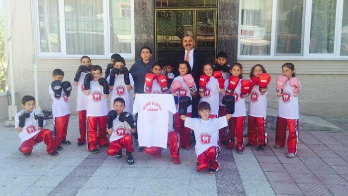 TANER İSBİR’DEN MİNİK SPORCULARA DESTEK