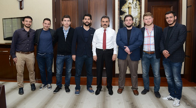BAŞKAN GENÇLERİN BU ZİYARETİNE MEMNUN OLDU