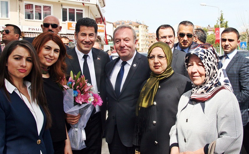 AKP’NİN ÇORUM’A ÇAKTIĞI BİR ÇİVİ BİLE YOK