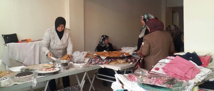 ÖĞRENCİLER İÇİN KERMES AÇTILAR
