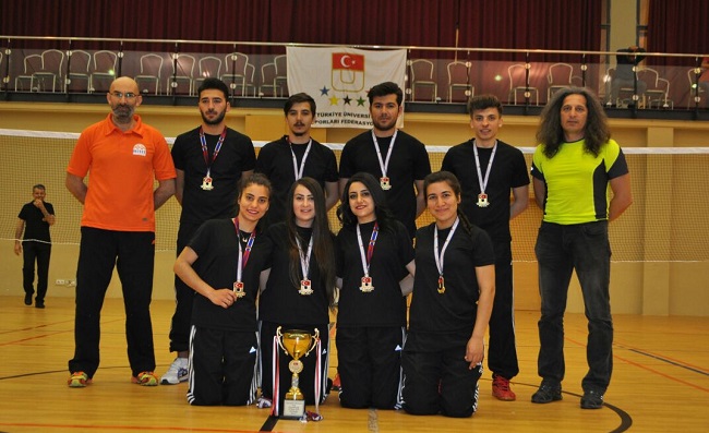 HİTİT ÜNİVERSİTESİ BADMİNTOCULARI 1. LİGDE