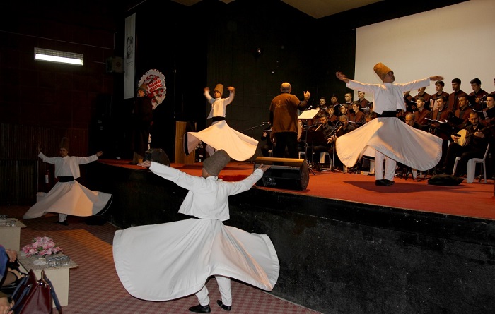 SEMAZENLER İZLEYENLERİ MEST ETTİ