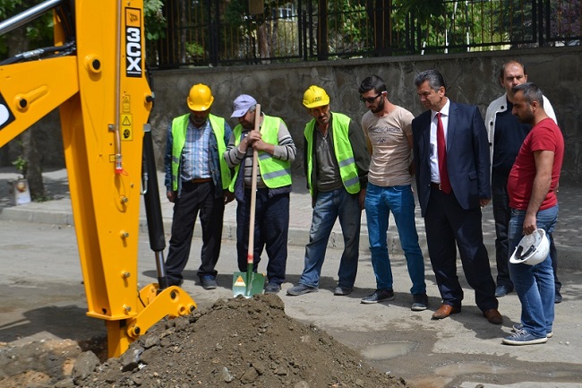 İSKİLİP’TE DOĞALGAZ ÇALIŞMALARI DEVAM EDİYOR