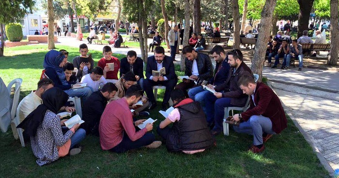 AK GENÇLİK ‘KARDEŞLİK KÜTÜPHANESİ’ KURACAK