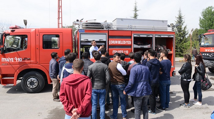 ÖĞRENCİLERE İTFAİYE EĞİTİMİ VERİLDİ