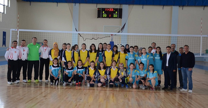 LİSELER ARASI VOLEYBOL TURNUVASI BAŞLADI
