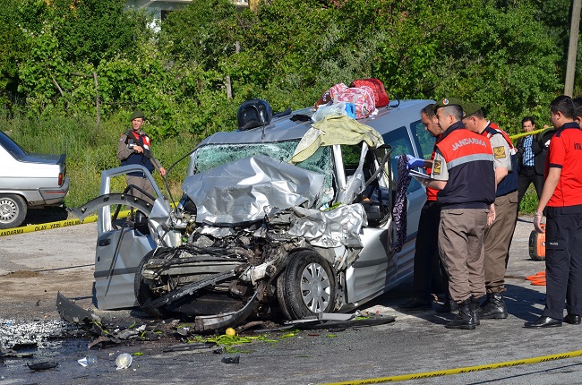 ÇORUM’DA KORKUNÇ KAZA 3 KİŞİ ÖLDÜ