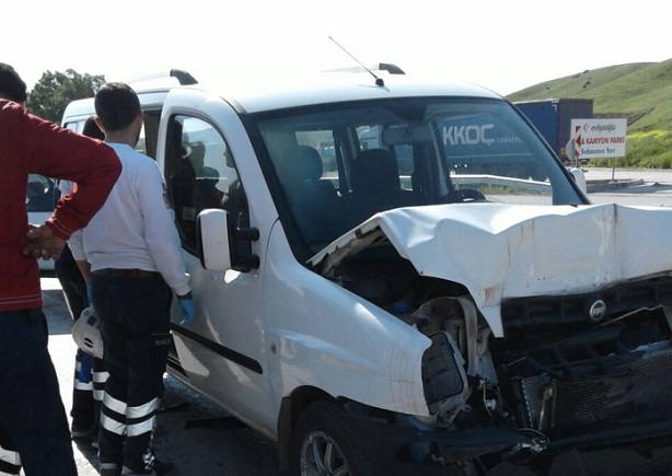 OTOMOBİL TIR’A ARKADAN ÇARPTI