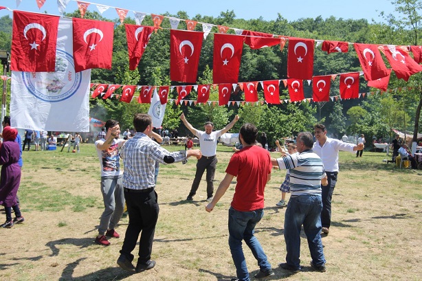 İSTANBUL’DAKİ ÇORUMLULAR PİKNİKTE BULUŞTU