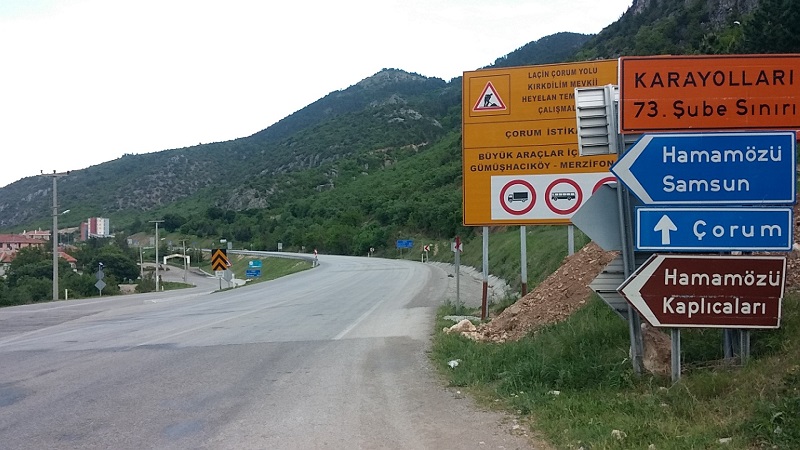 ÇORUM-KIRKDİLİM YOLU TRAFİĞE KAPANDI