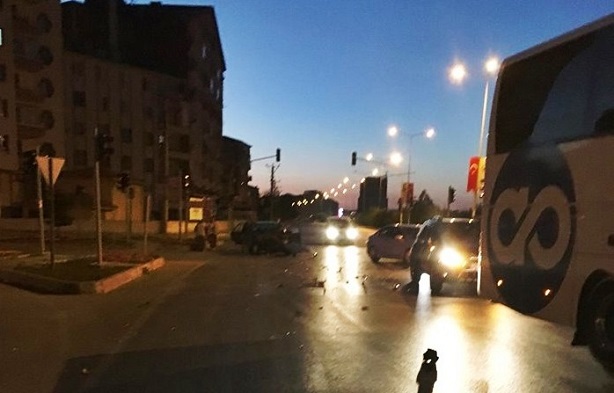 ÇORUM'UN SUNGURLU İLÇESİNDE MEYDANA GELEN 3 AYRI TRAFİK KAZASINDA 4 KİŞİ YARALANDI. (SERKAN ŞANSEVER/ÇORUM-İHA)